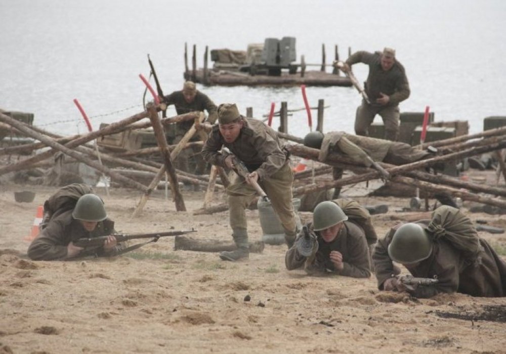 Пиротехниканың көмегімен түсірілген бір қойылымның дайындығы бірнеше сағатқа созылып, бір дубльмен түсірілді