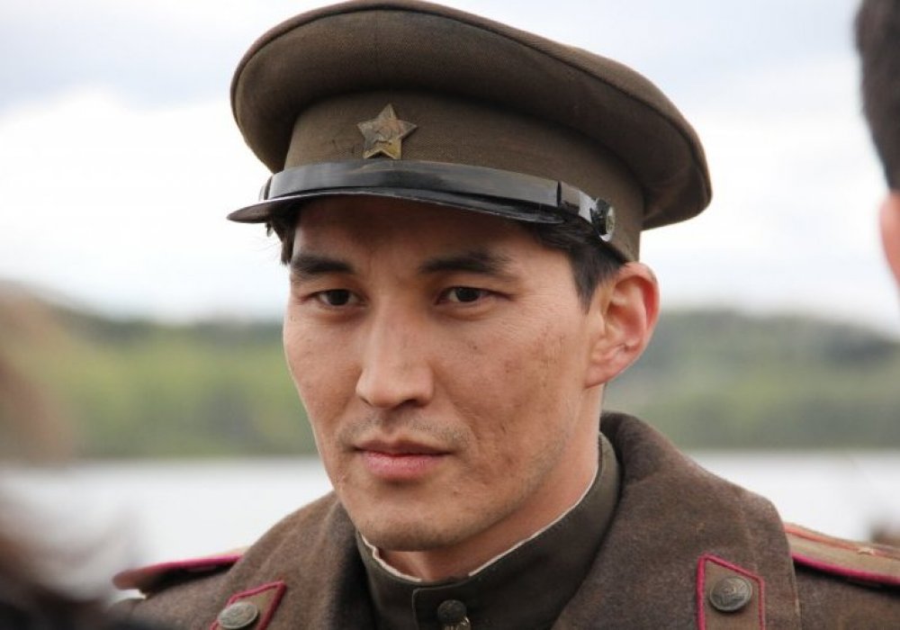 Басты рольді сомдаған актер Әділ Ахметов