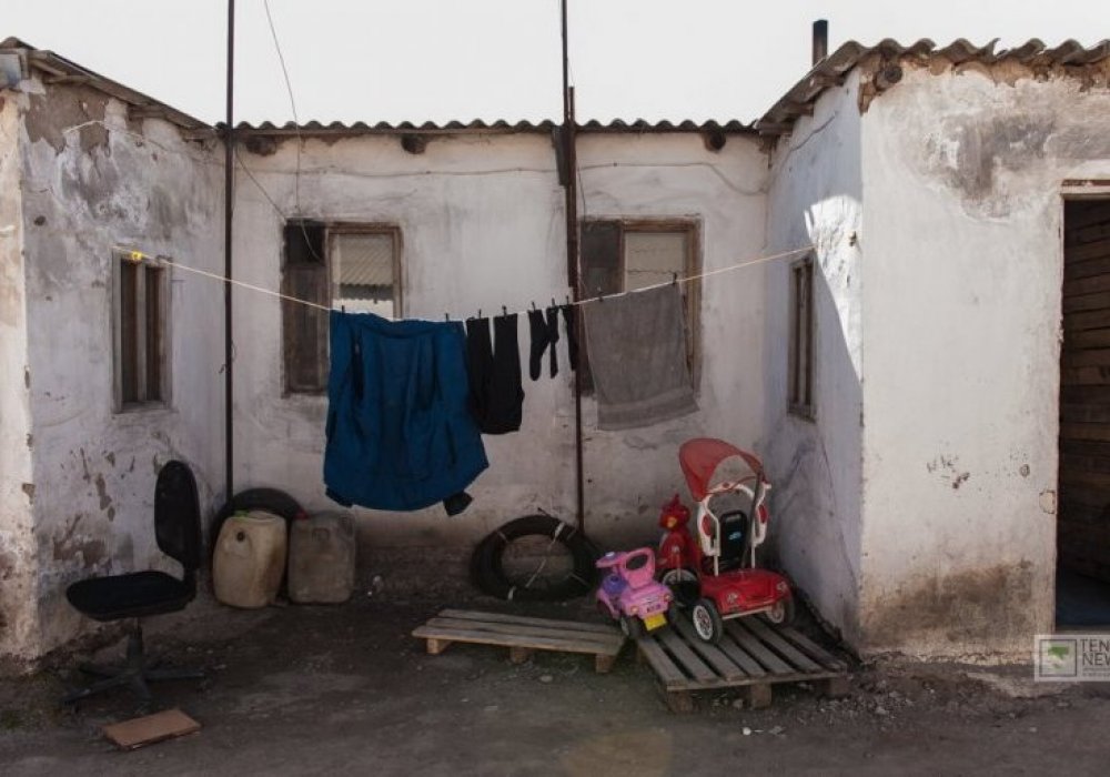 Бірақ кейде уақытша тұрғын үйлерінің тозығы жеткеніне алаңдайды.