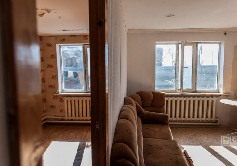 Жалға беретін бөлмелері көп емес, жаңа тұрғындарға жалға беру үшін бөлмелерге жөндеу жұмыстарын жүргізіп жатыр.