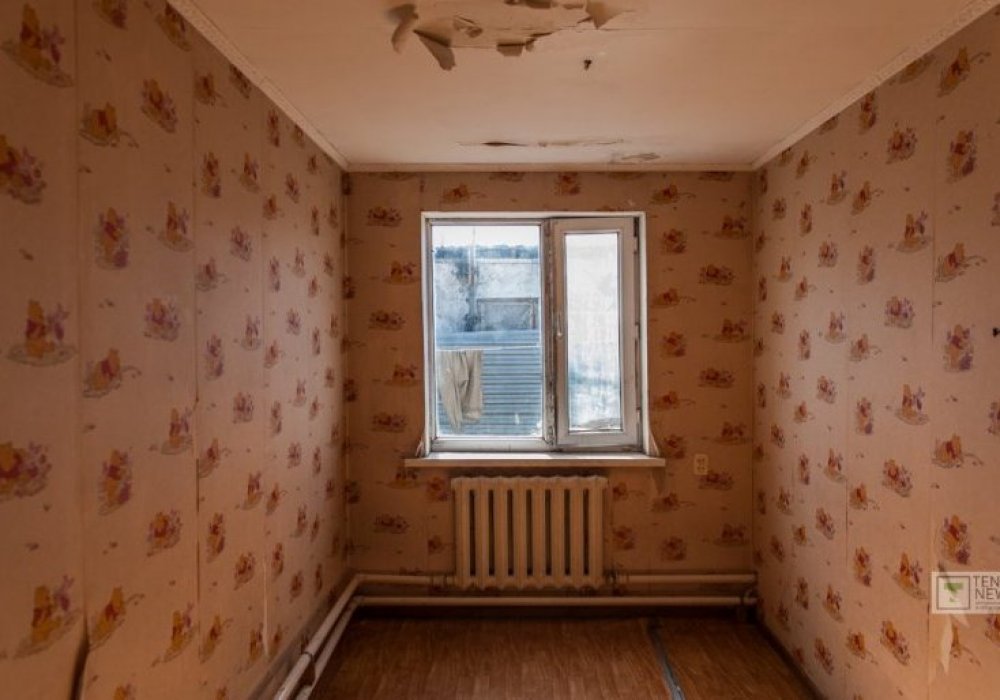 Мысалы мынадай екі бөлмесі бар пәтерді ол 40 мың теңгеге  және жарық үшін 5 мың теңгеге жалға береді.