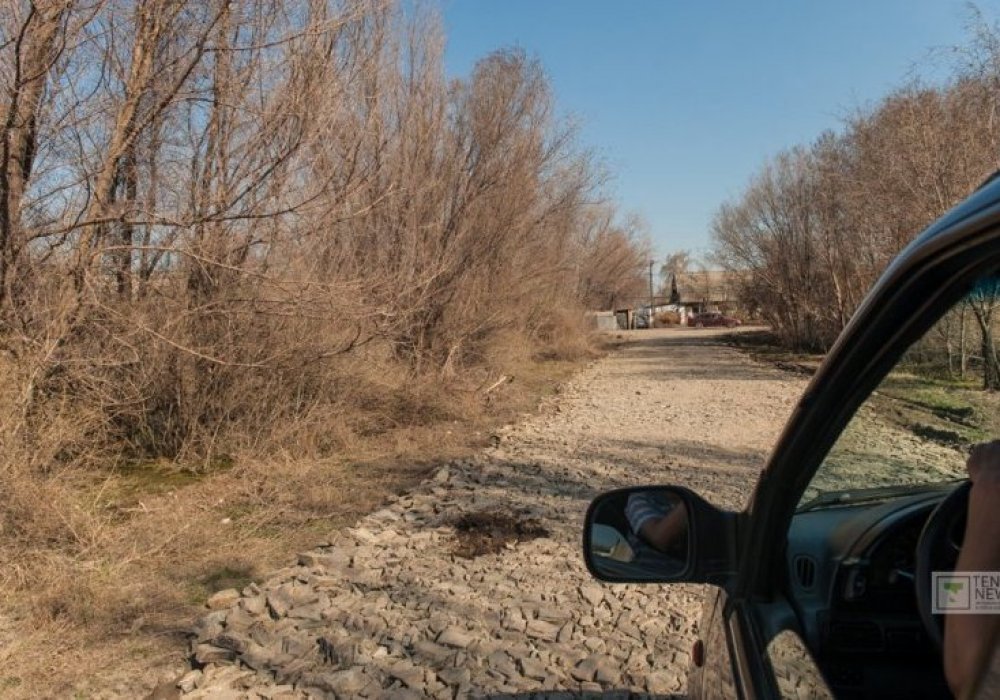 Астананың орталығына қайтып келеміз. Мұнда да таныс тақталарды жиі кездестіруге болады.