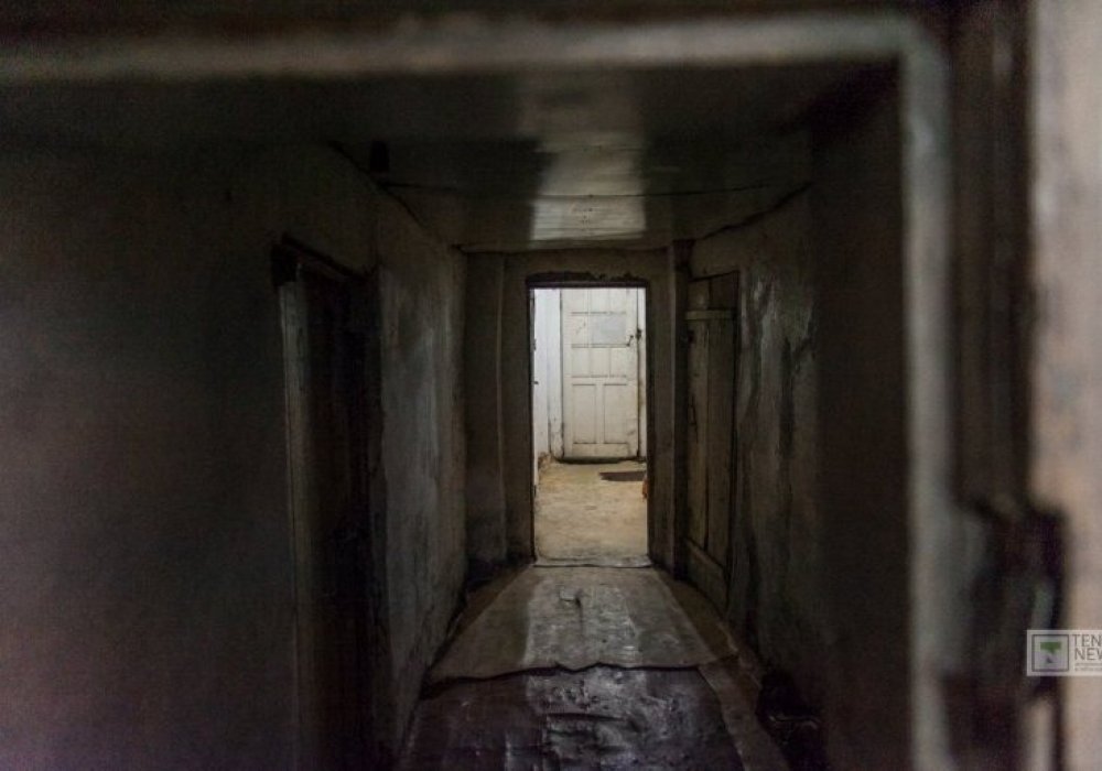 "Ұйықтайын деп жатқан адамдарға , - қайырлы түн...", -  Цойдың өлеңінен үзінді бізді жатақханадан шығарып салды. Міне, өзгеше Астана осындай.