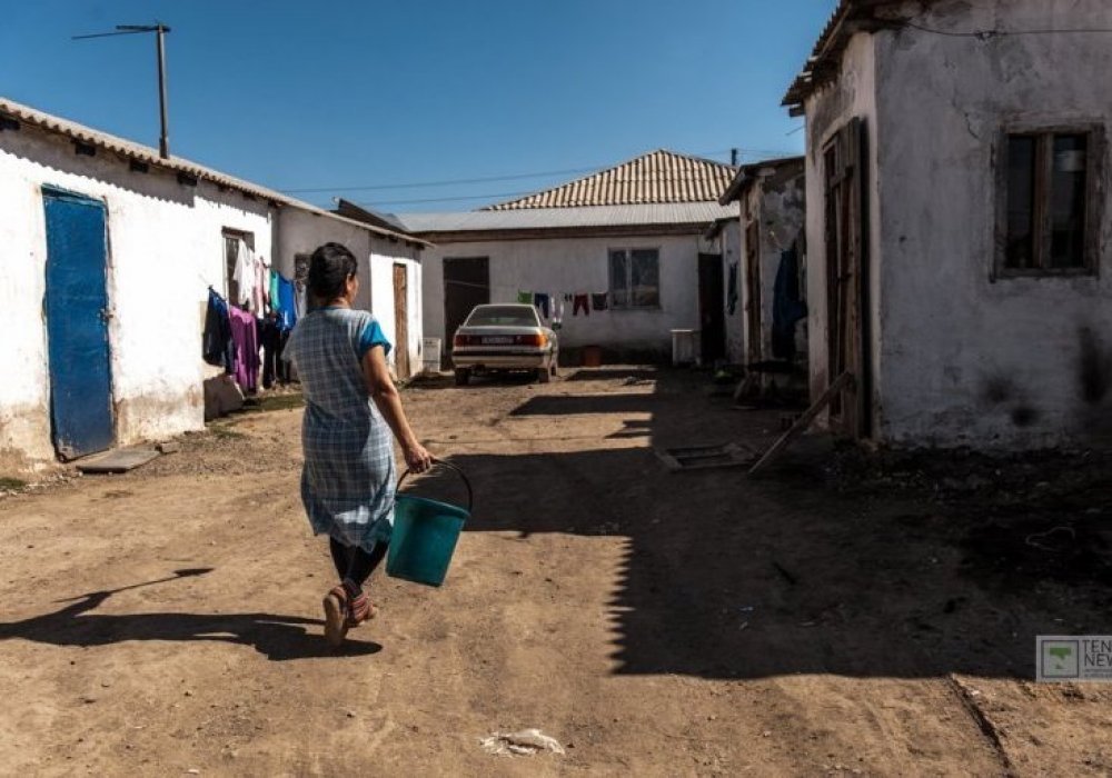 Бұл бір қабатты жатақхана астананың оңтүстік-шығысында орналасқан. Жергілікті тұрғындар пәтерді айына 30 мың теңгеге жалдайды.