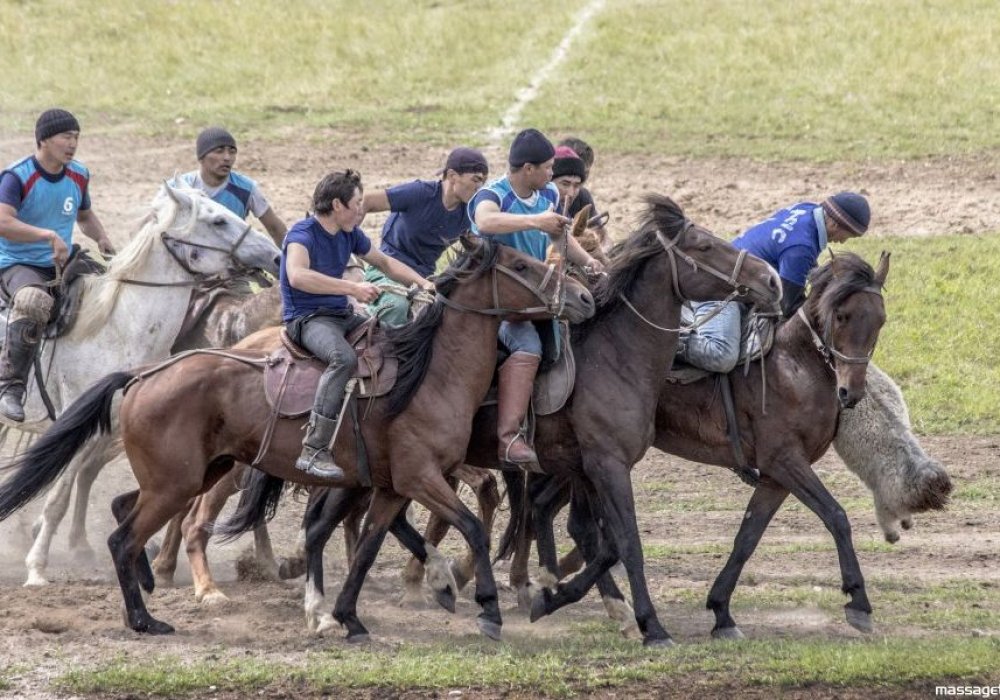 Қалың нөпірді қақ жарып барып, дода ортасынан серкені суырып шыққан көкпаршысын көргенде жүрегі жарылмайтын қазақ бар ма?