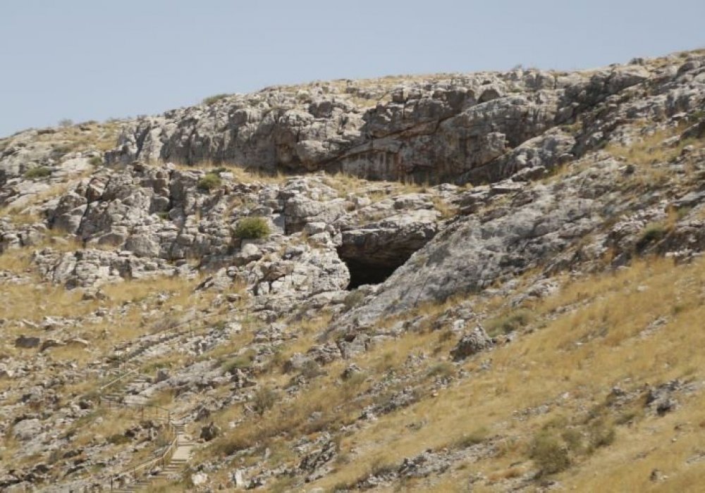 "Домалақ анаға" дұға бағыштап, Бәйдібек ауданында орналасқан Ақмешіт әулие үңгіріне қарай бет алдық.