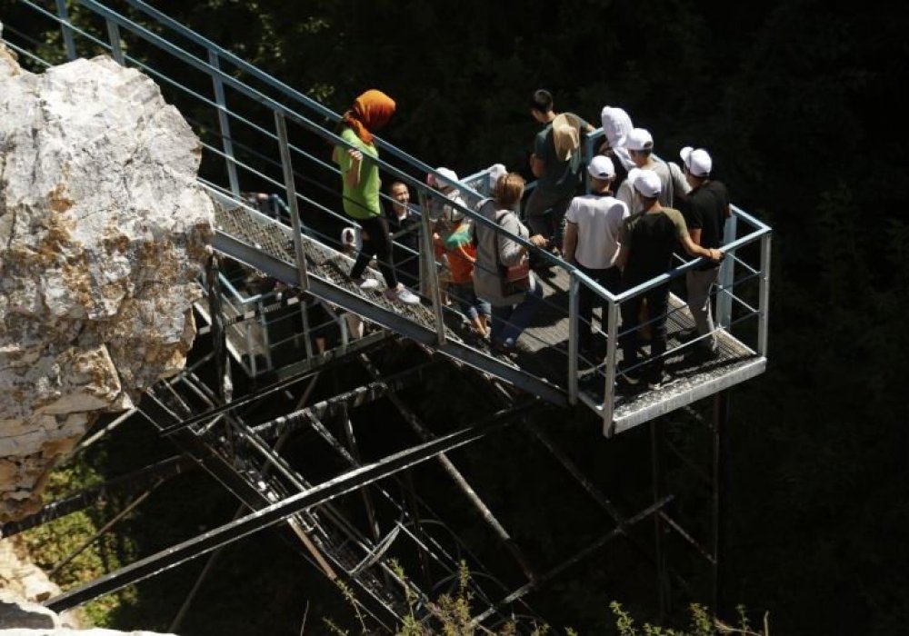 Ойық жарқабақтың ұзындығы – 254 метр, ені – 65 метр, ал биіктігі – 25 метр болады екен.