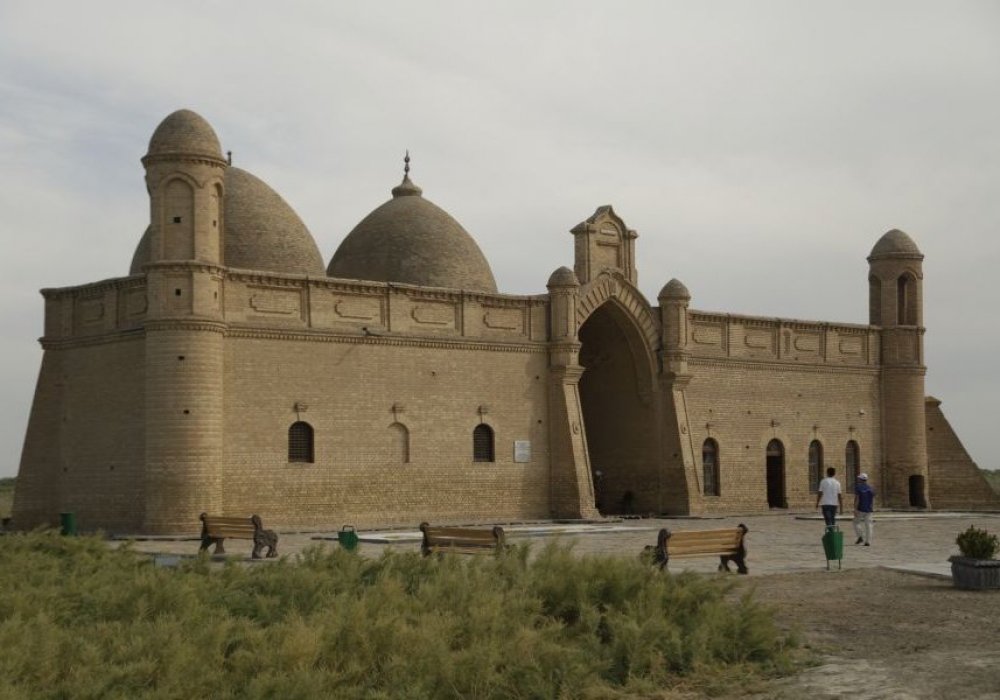 Қожа Ахмет Иасауидің ұстазы болған Арыстан баб қабірі. Кесене дәлізхана, мешіт, құжырахана, азан шақыратын мұнара сияқты жеке бөлмелерден тұрады.