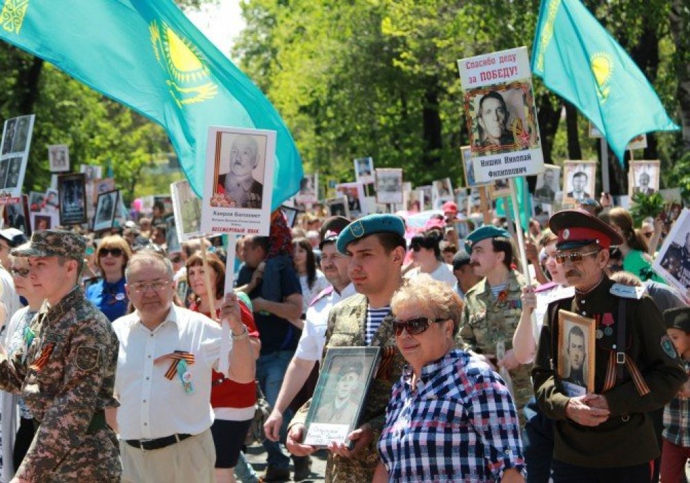 Тұла бойды шымырлатқан азалы әуен бақилық болған боздақтарды еске салды. 
© Владимир Прокопенко