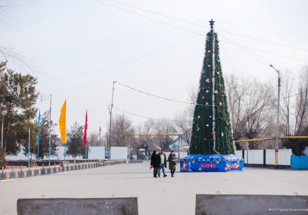 <p>Жергілікті тұрғындар&nbsp; сөйлескенге ашық екен. Өздері де жақындап әңгімесін бастайды.</p>