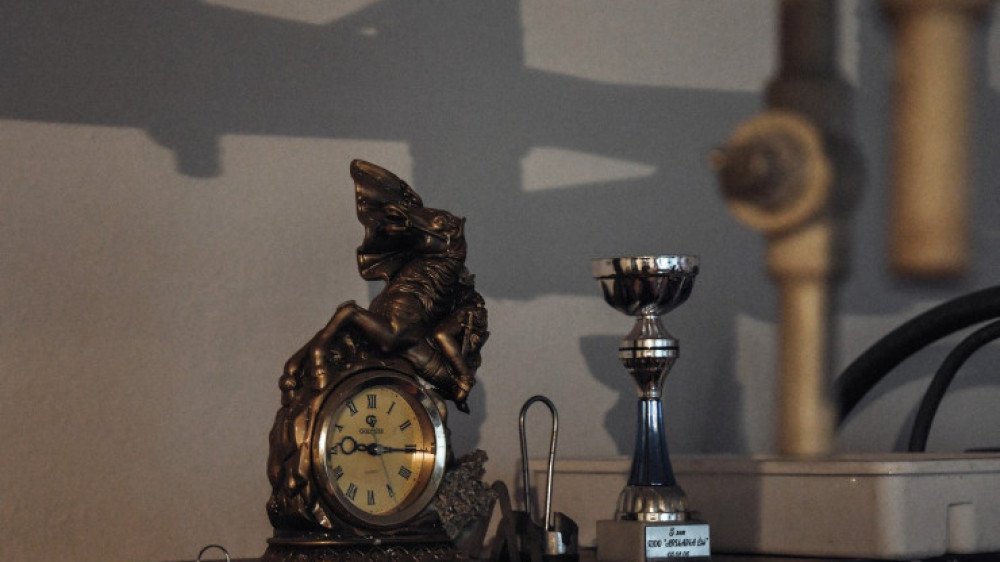 "Жұмысқа бару үшін түнгі 3-те тұрамын. Ал сағат 4-те ауылға автобус келеді. Ауылым қалаға жақын. Ол 36 шақырым жерде орналасқан. Алайда Киевка, Ахмет, Оразақ ауылдарынан келетін жұмысшылар бар. Олар 100 шақырым жол жүріп келеді", - дейді Татьяна Мускинова.