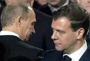 Позиции Путина и Медведева упали до исторического минимума
