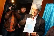 Кандидат в президенты Мэлс Елеусизов проголосовал за Назарбаева