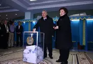 Нурсултан и Сара Назарбаевы проголосовали на выборах президента Казахстана