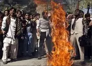 Афганские манифестанты сожгли чучело Обамы
