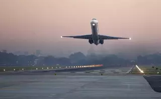 На Камчатке выехал за взлетную полосу самолет Як-40 