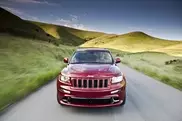 ФОТО: Jeep Grand Cherokee SRT8 стал быстрее ездить и меньше потреблять топлива