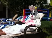 ФОТО: Виктория Бекхэм одела мужа в костюм пасхального кролика