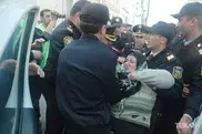 ФОТО: В Баку полицейские избили сторонников ношения хиджаба