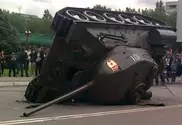 ФОТО: Во время парада Победы в Бишкеке перевернулся танк