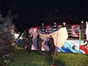 В Нью-Йорке ветром снесло аттракцион с детьми