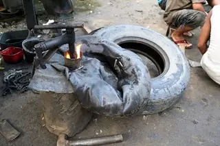 В Алматы ликвидируют стихийные пункты вулканизации