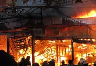 В Алматы горит вещевой рынок