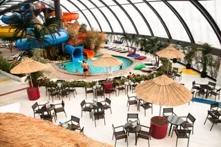 На пляж в ТРЦ "Хан Шатыр" пришла проверка