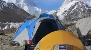 Участники экспедиции на К2 из-за мокрого снега остались в палатке