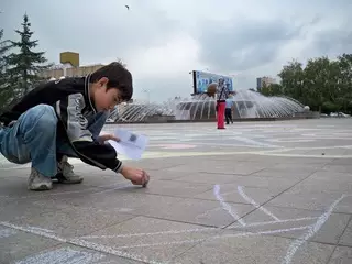 ФОТО: Цветок размером в 100 квадратных метров "расцвел" в Астане