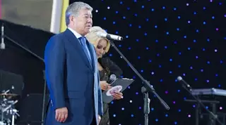 Аким Алматы открыл концерт в честь 15-летия Муз-ТВ 