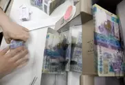 В июле средняя зарплата казахстанцев составила больше 92 тысяч тенге