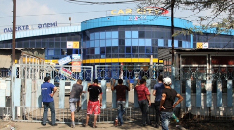 Администрация центра обещает запустить людей сегодня  ©Роза Есенкулова