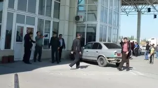 Протаранившего пост "Ак жол" казахстанца передали полиции РК