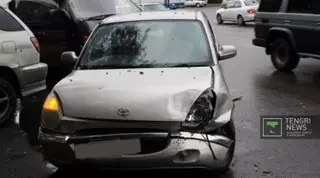 ФОТО: Женщина на маленькой Duet разбила четыре авто