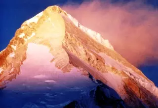 При восхождении на пик Хан Тенгри в Кыргызстане пропал российский альпинист 