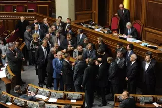 Оппозиция собрала подписи в пользу роспуска Верховной Рады