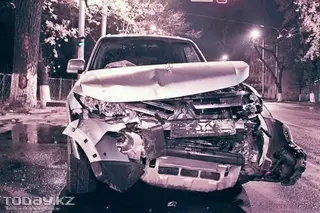 ФОТО: Две девушки не поделили перекресток в Алматы