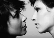 Ученые: С возрастом большинство женщин становятся лесбиянками