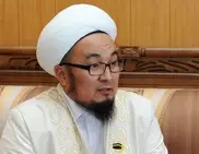 Муфтий Кыргызстана через суд требует с комиссии по делам религий 21 тысячу долларов