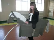 ФОТО: Школьники Семея во время уроков устраивают скачки на "лошадях"