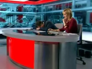 Ведущий новостного блока BBC заснул в прямом эфире