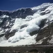 В Таджикистане лавиной накрыло 13 грузовиков