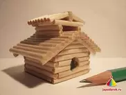 Житель Петропавловска построил мини-поселок из шашлычных палочек