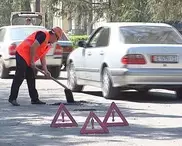 ФОТО: Сын экс-президента Кыргызстана ремонтирует дороги в Бишкеке