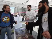 Исламские активисты бесплатно раздают немцам Коран