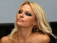 Памелу Андерсон преследует налоговая