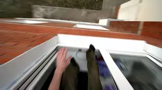 Из окна здания полиции в Алматы выбросился подозреваемый в изнасиловании 