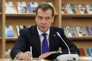 Медведев предложил упростить получение гражданства РФ для детей‎