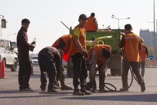В Казахстане предлагают создать многолетнюю программу развития местных автодорог  
